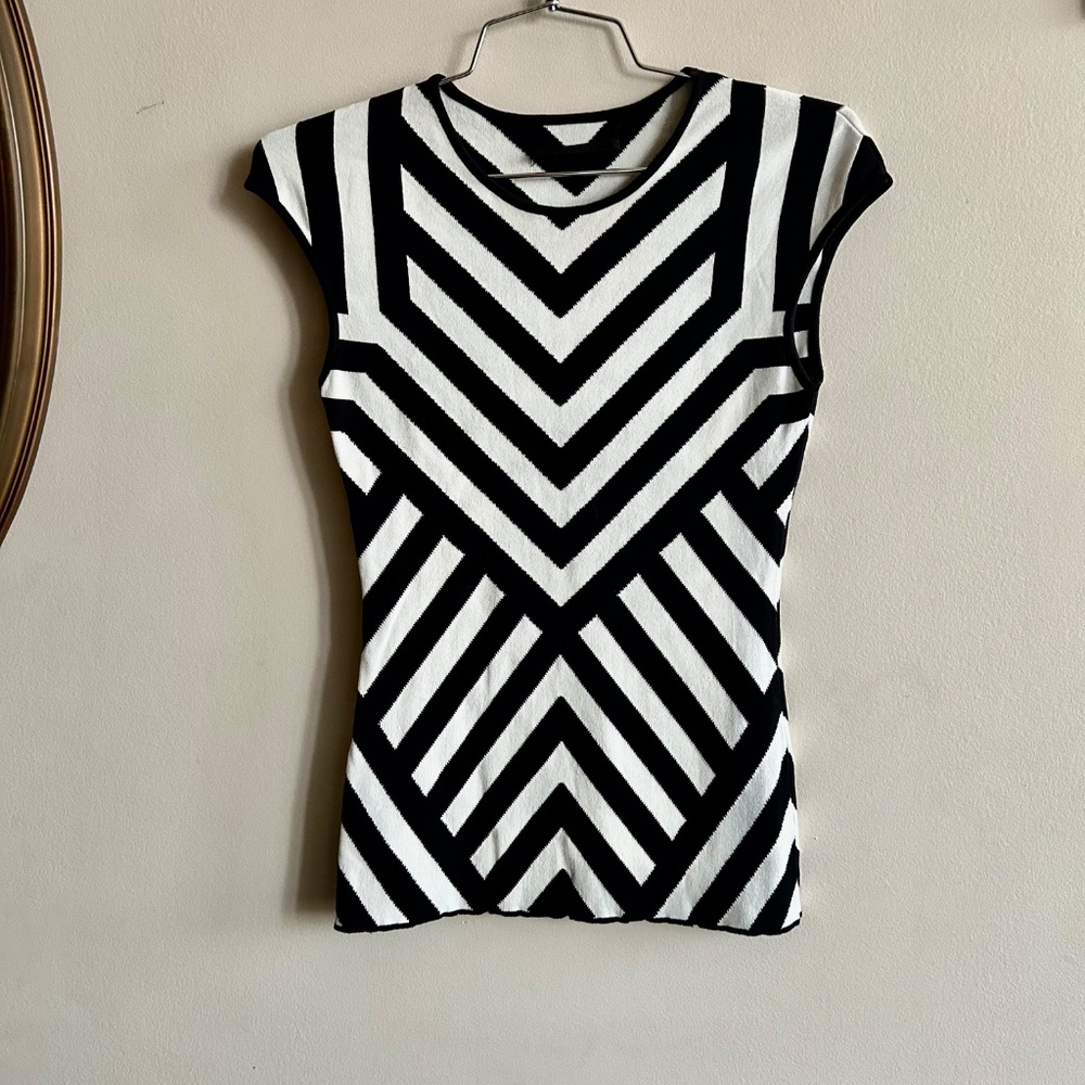 RVN Black & White Geometric Knit Top — Made in USA — Size Small — Excellent Cond